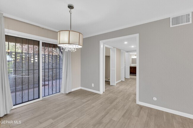 Building Photo - 350 Thunderbird Dr