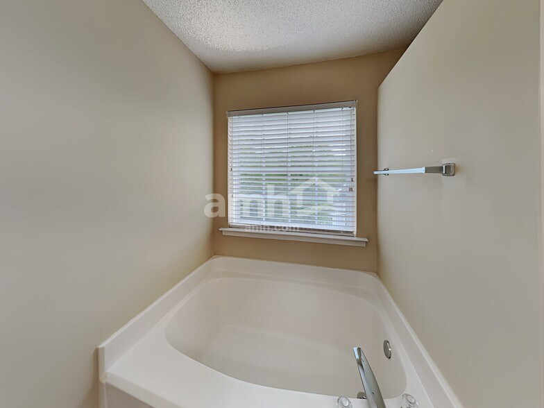 Building Photo - 4928 Alenja Ln