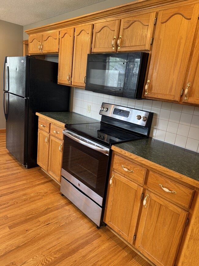 Building Photo - 822 SW Montana Ridge Dr