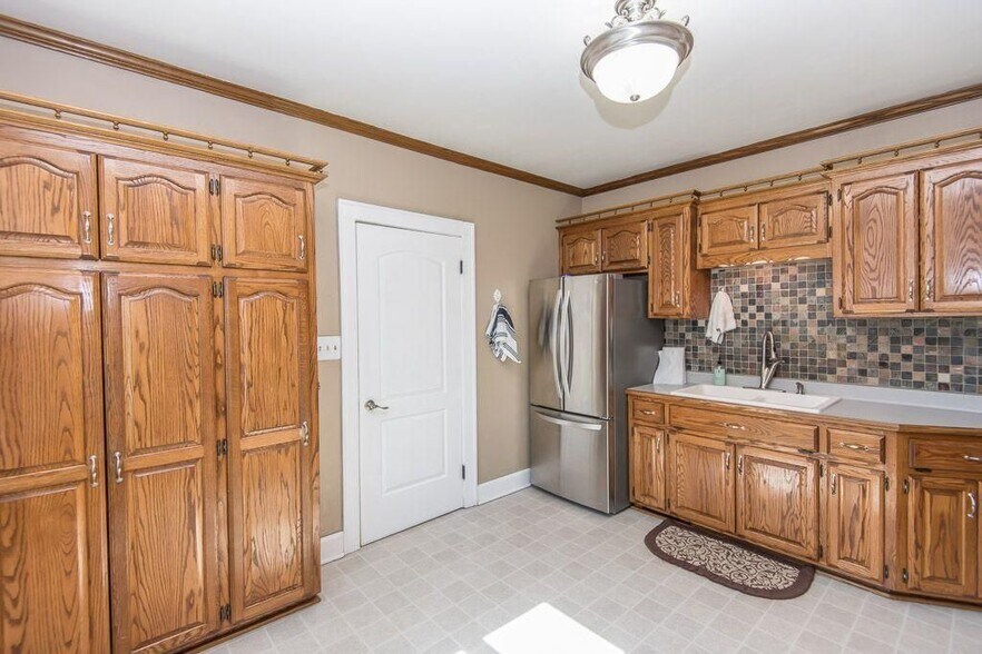 Building Photo - 537 N 59th St