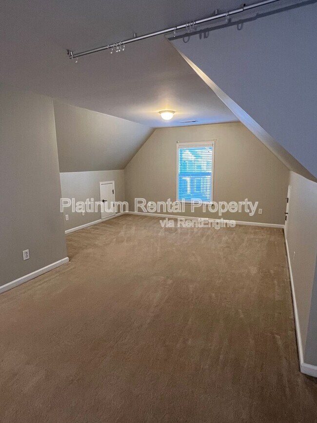 Building Photo - 7170 Belcrest Dr