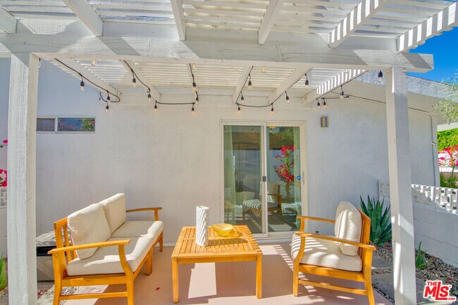 Building Photo - 36422 Sandsal Cir