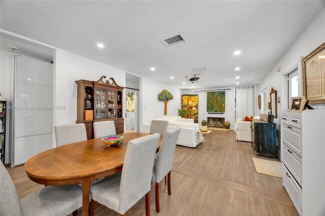 Building Photo - 5023 SW 59th Ave