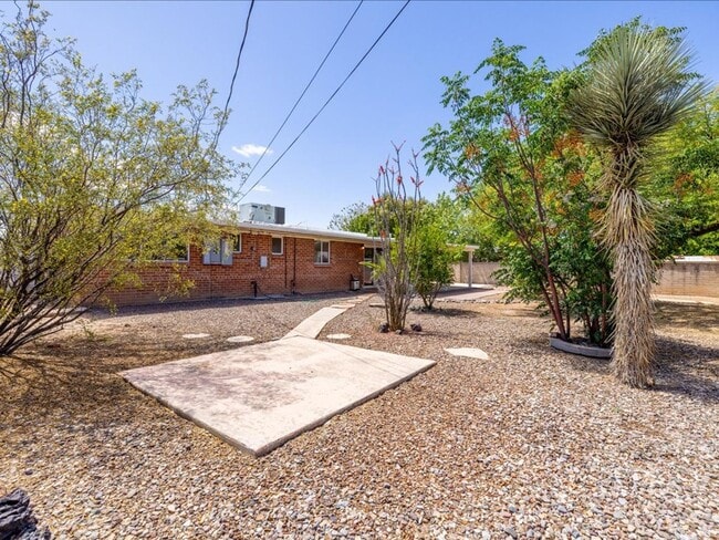 Building Photo - 6641 E Calle Herculo