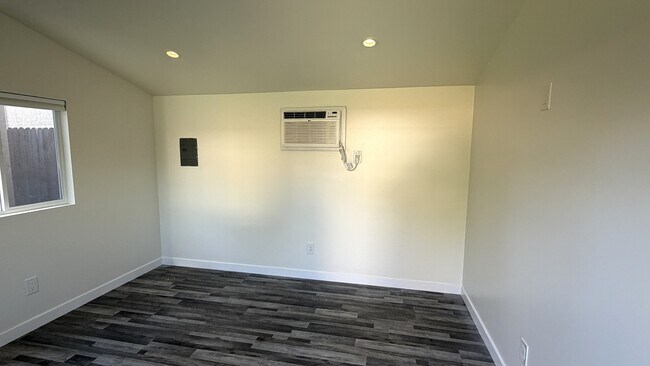 Building Photo - 3069 Hackett Ave