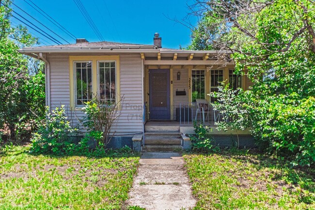 Primary Photo - 215 E Washington St