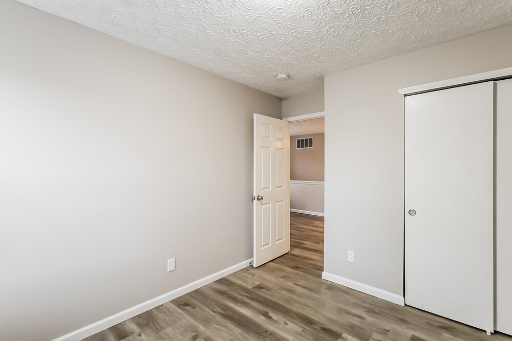Building Photo - 4439 Connaught Dr E