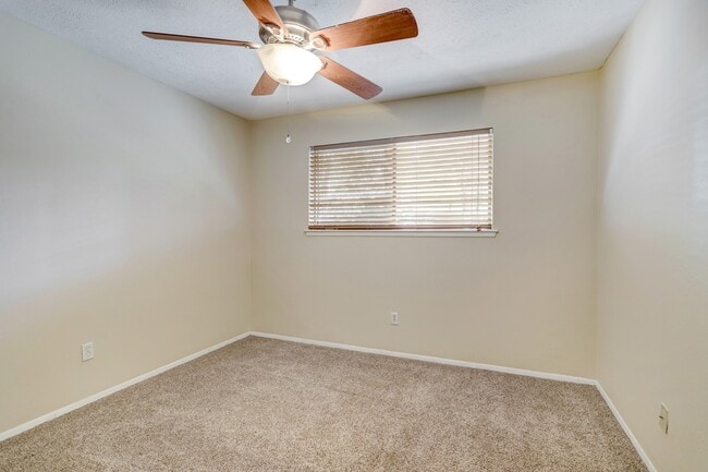 Building Photo - 3706 Haven Pines Dr