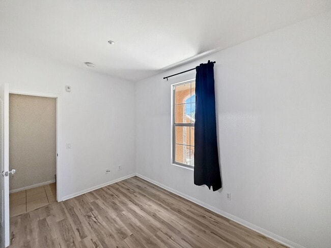 Building Photo - 2B/2.5BA Townhome in San Marcos Available ...