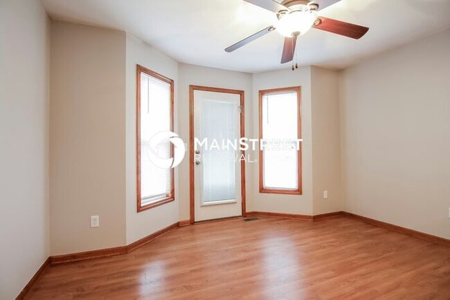 Building Photo - 4 Bedroom Pet-Friendly Home in Kearney, MO with Main Street Renewal