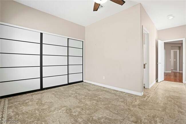 Building Photo - 2870 Deerwood Ct