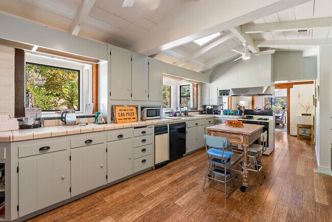 Building Photo - 3700 Las Pilitas Rd
