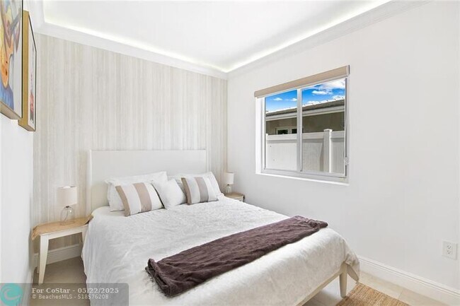 Building Photo - 2801 NE 59th St