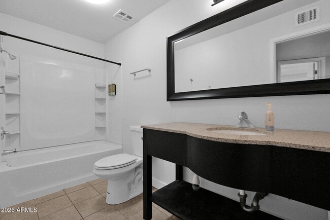 Building Photo - 1808 E Center Ln