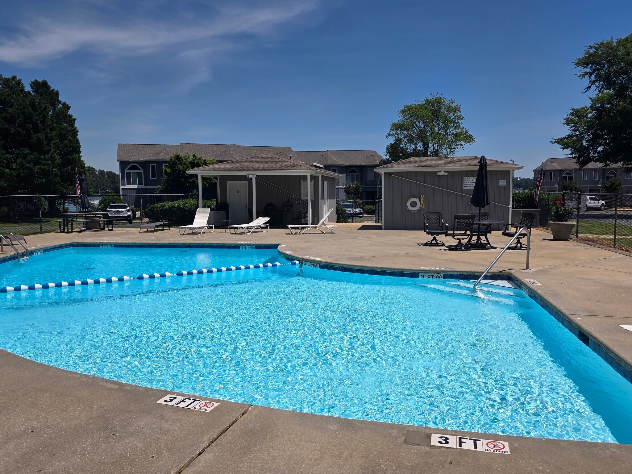Building Photo - 120 Lake Ridge Dr