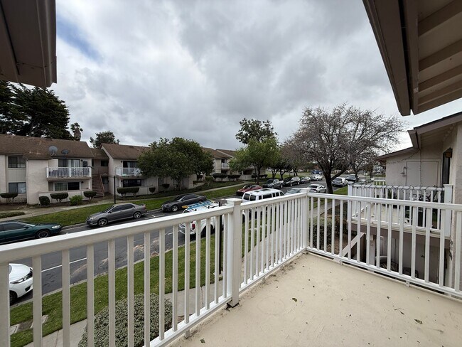 Building Photo - Quail Meadows Upstairs Condo