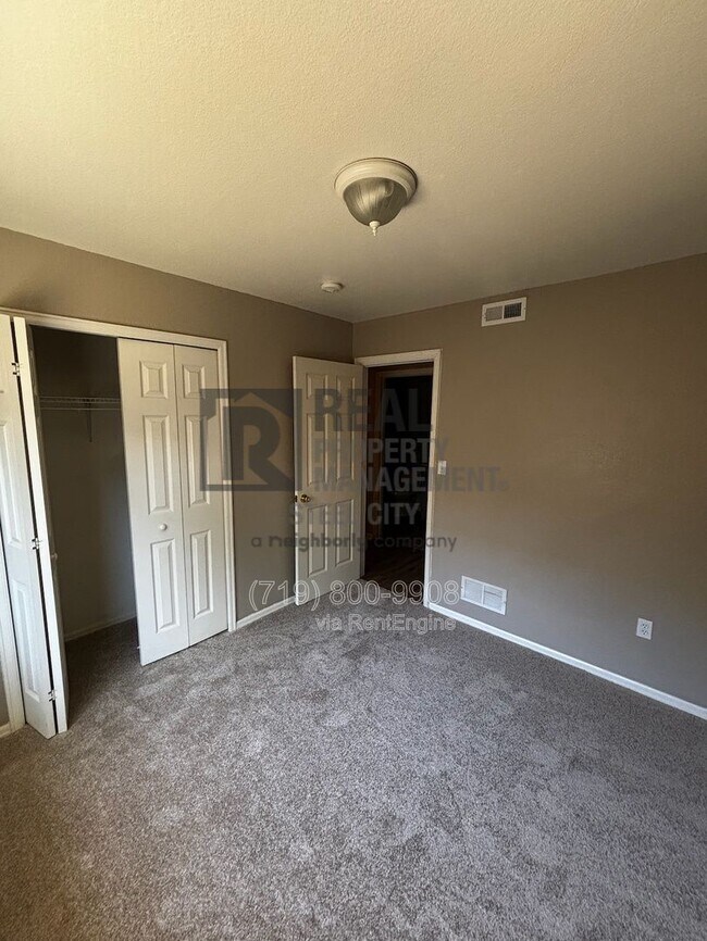 Building Photo - 813 Ardath Ln