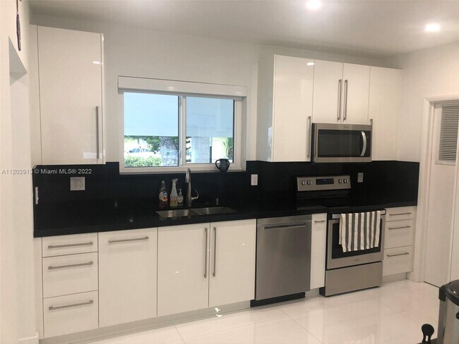 Building Photo - 201 186th St