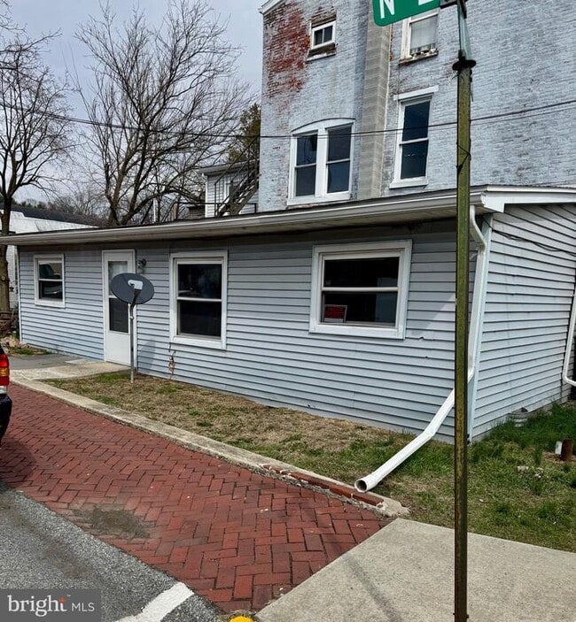 Primary Photo - 16 Chestnut St
