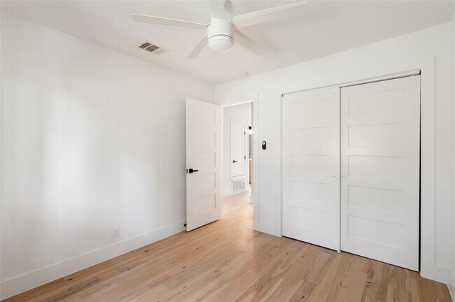 Building Photo - 1800 Nicole Cir