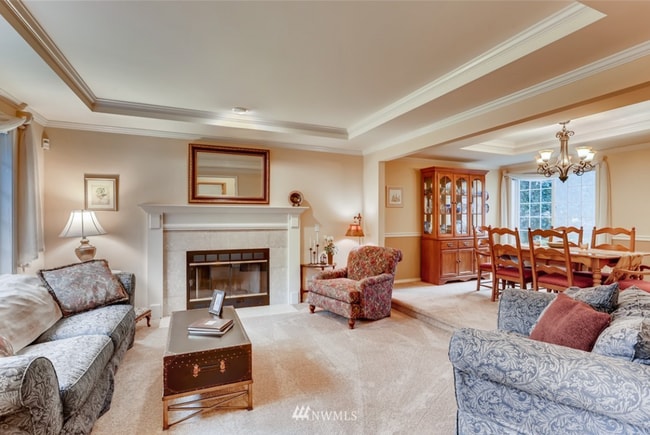 Building Photo - 5 bedroom + bonus room in Spring Hill neighborhood