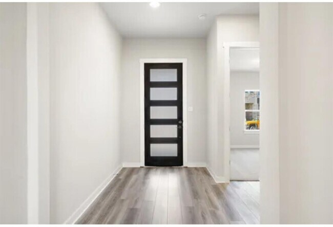 Building Photo - 1561 Sawmill Xing