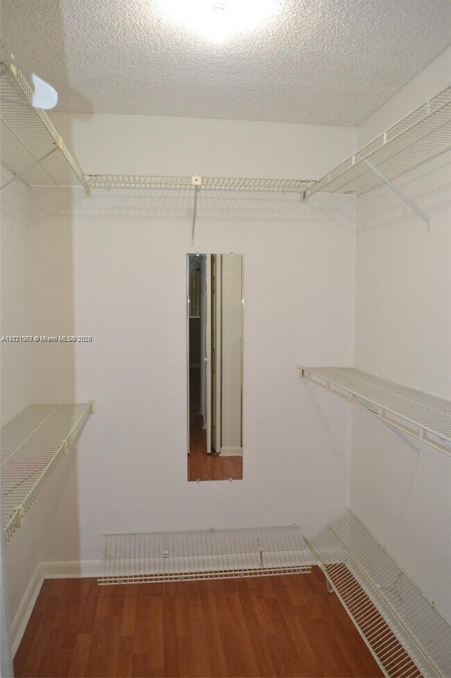Building Photo - 491 Racquet Club Rd