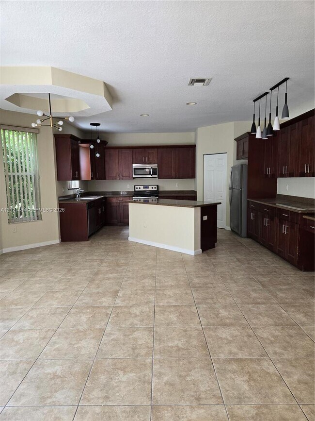 Building Photo - 2221 Sloane Pl