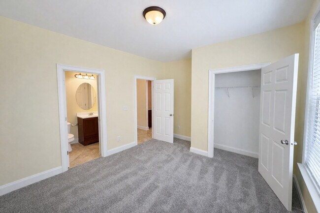 Building Photo - Clean 5 Bedroom Collins Hill Home with First Floor Suite and Oversized Master