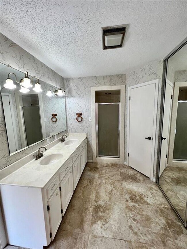 Building Photo - Prestigious Linwood Acres / .44 acres / Rockdale, TX / Swimming Pool