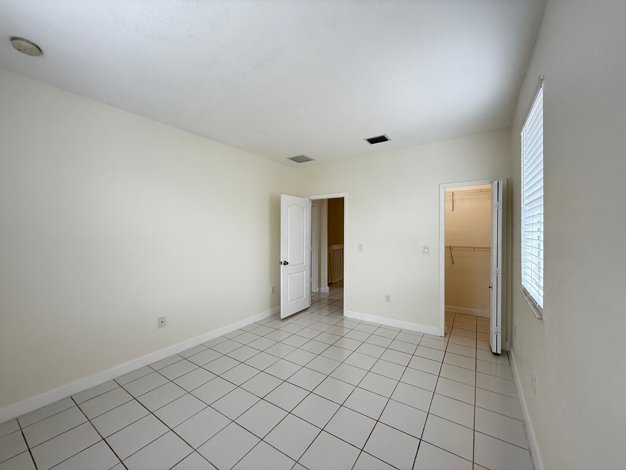 Building Photo - 15131 SW 23rd Ln