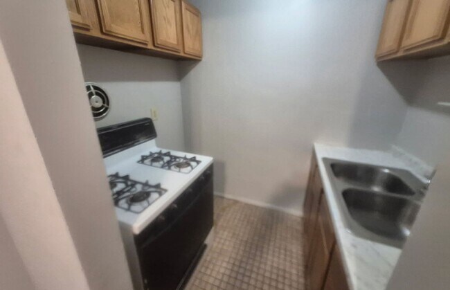 Interior Photo - 3239 Bishop Street