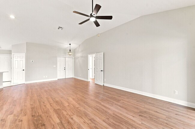 Building Photo - Newly renovated 3-bedroom, 2-bath single-family residence located in the Queens Park community.