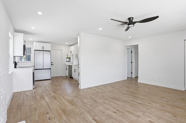 Building Photo - 2312 Redwood Rd