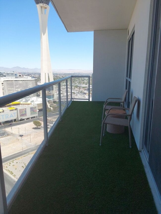 Building Photo - Stunningly Remodeled Studio High-Rise Unit...