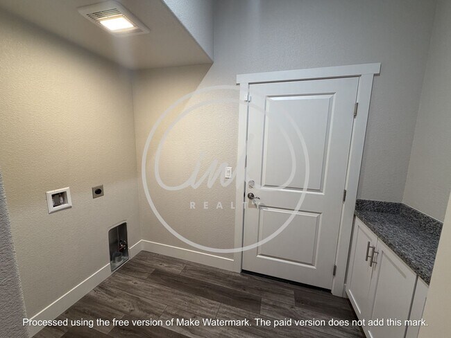 Building Photo - 439 Dubois Ln