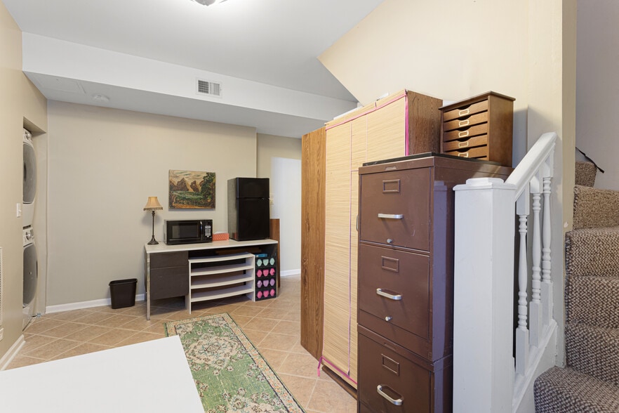 Building Photo - 3512 W Leland Ave