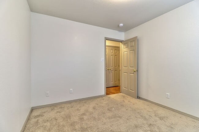 Building Photo - Spacious 3 bedroom, 1 bath home in Urbana ...