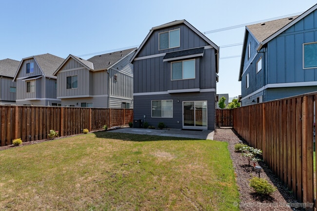 Building Photo - 495 NE 81st Ave