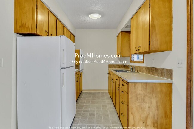 Building Photo - Charming Two Bedroom Unit in Mt Tabor!