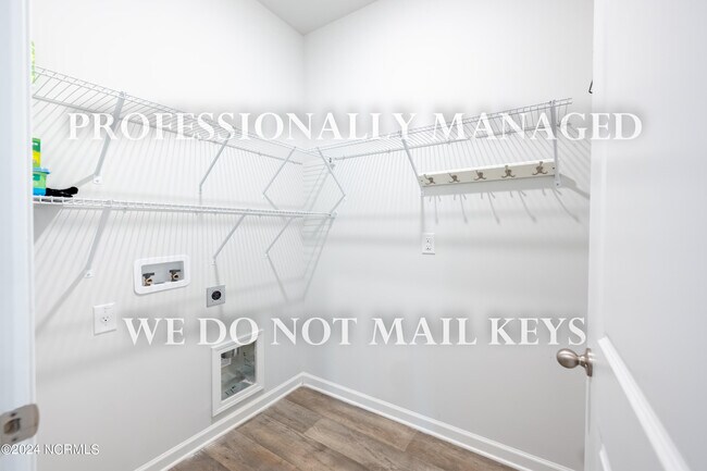 Building Photo - 458 Golden Villas Dr