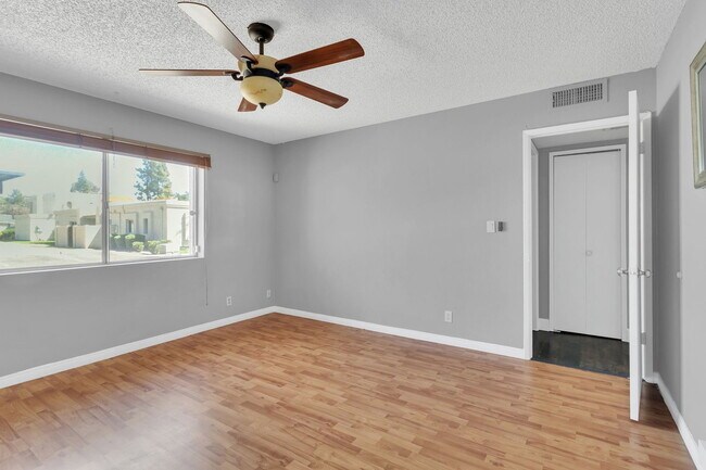 Building Photo - 8022 N 32nd Dr