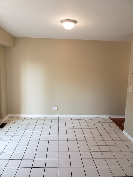 Building Photo - 2146 Rugen Rd