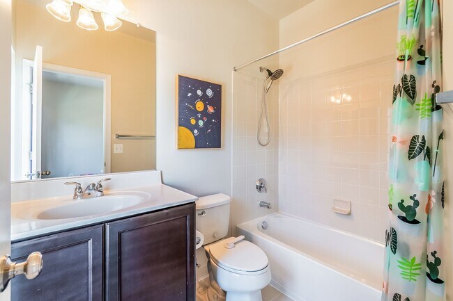 Building Photo - Stunning One Loudoun Townhome – 3BR / 3.5BA in Prime Ashburn Location – Available May 1