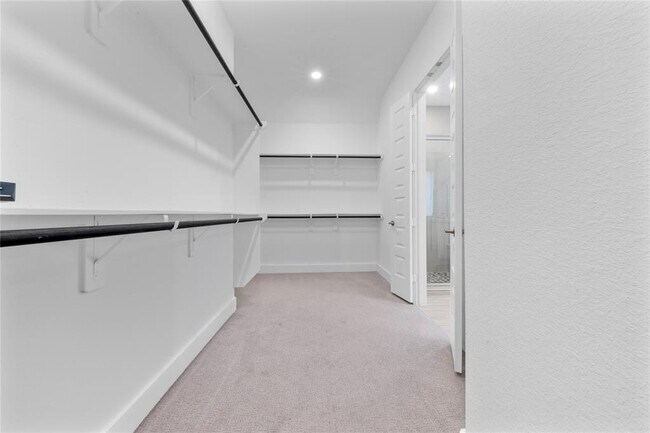 Building Photo - 24815 Pavonia Lake Ln