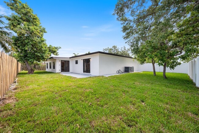 Building Photo - 8201 NW 67th Ave
