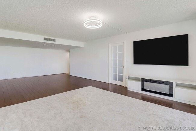 Building Photo - 5600 N Flagler Dr