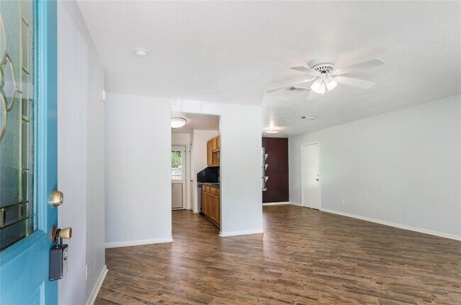 Building Photo - 10595 Royal Terrell Dr