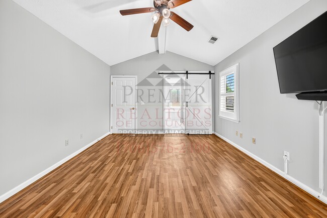 Building Photo - 7005 Robin's Nest Dr