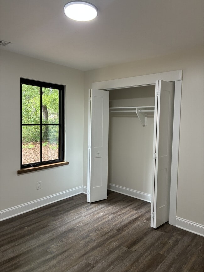 Building Photo - 267 Sterling Dr